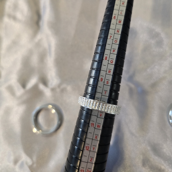 Assortment Of Silver Rings - Size 10 - Picture 5 of 7